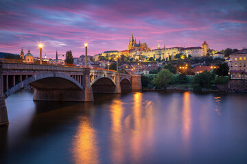 Fototapeta na wymiar Prague, Czech Republic. Cityscape image of Prague, capital city of Czech Republic with St. Vitus Cathedral and the Charles Bridge over Vltava River at sunset.