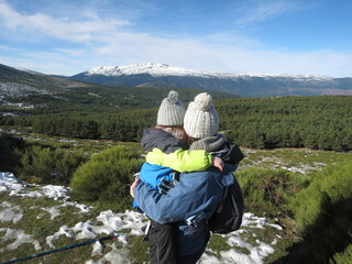 En la nieve en compañia