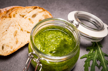 Pesto aus Basilikum