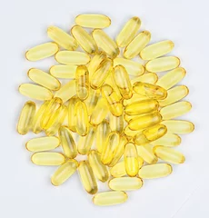 Foto op Plexiglas Lieve mosters Hoop pillen van visolie capsules. Bovenaanzicht.