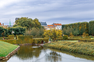 Fototapeta na wymiar A pond in Rosenborg park in Copenhagen, Demark