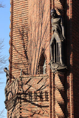 Expressionistischer Kirchenbau in Berlin-Schmargendorf; Detail mit Engeln an der Kreuzkirche