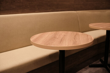 無人のお洒落なカフェ空間