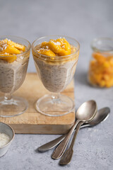 crèmes de riz au lait fait maison au lait de coco et mangue fraîche