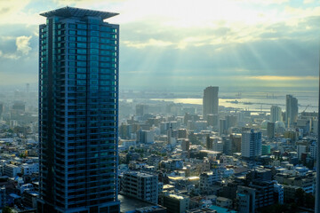 窓から見た神戸の朝日