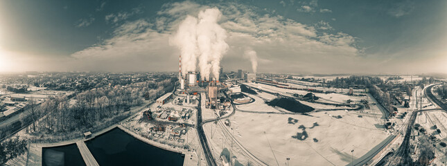 Kopalnia węgla kamiennego w przemysłowym mieście na Śląsku w Polsce zimą, panorama z lotu ptaka, Jastrzębie Zdrój - obrazy, fototapety, plakaty