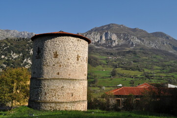 Torre medieval de los Vázquez de Prada de Proaza