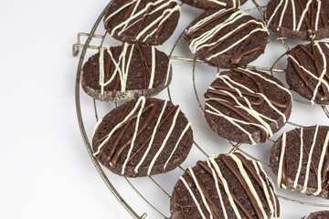 chocolate and peppermint cookies with chocolate drizzle - 482414097