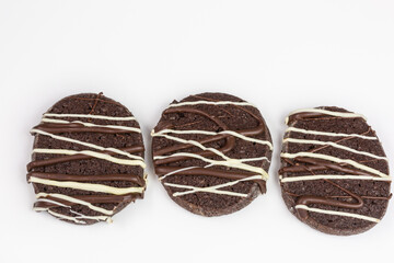 chocolate and peppermint cookies with chocolate drizzle - 482414098