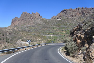 Straße im Sonnenschein im Barranco de Mogán
