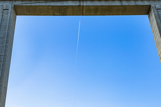 L'aereo e il viadotto