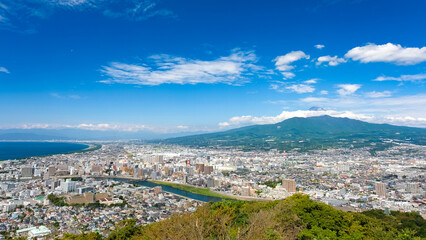 静岡県沼津市 香貫山公園からの富士山と沼津の街並み