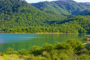 Obraz na płótnie Canvas beautiful lake in the mountains