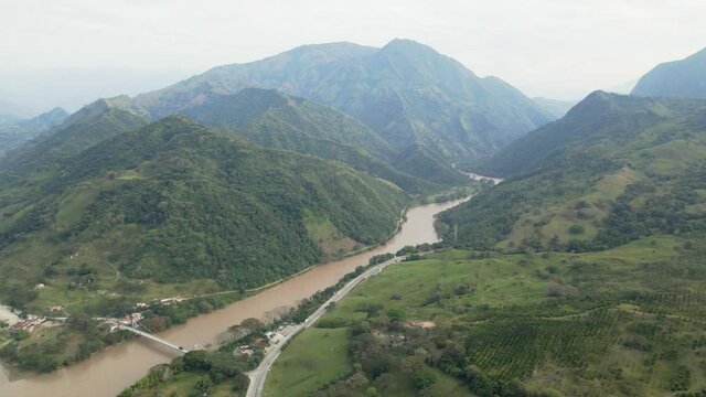 Hermoso rio tropical.