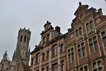 Fototapeta na wymiar Typical Bruges facades with Belfry in background (Belgium)