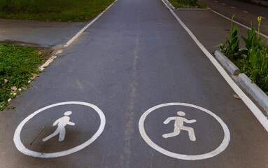 Walking lane merge with running lane