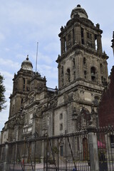 Fototapeta na wymiar Igreja com construção histórica no México