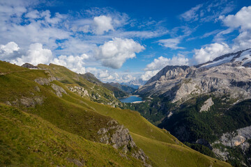 Obraz premium Landscape view from the Viel del Pan mountain trail in the Dolomites.