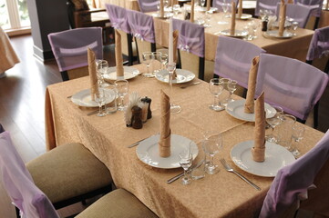 table setting in restaurant