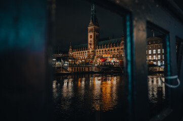 Das Hamburger Rathaus an Weihnachten