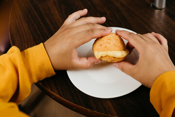 Pão de Queijo stuffed with queijo da canastra
