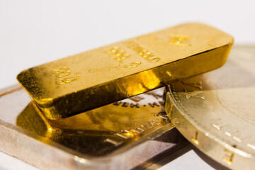 Gold ingot on top of a troy ounce silver bar - 482482668