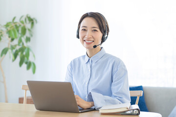 ビジネス・女性・テレワーク・リモートワーク