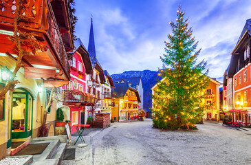 Fototapeta na wymiar Hallstatt, Austria - Christmas Market, Upper Austria Alps.