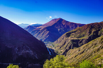 En la cima, frente a la montaña mas alta