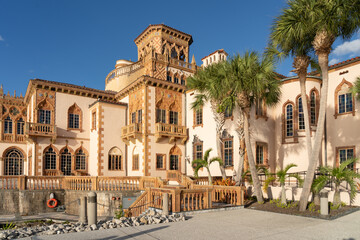 
Sarasota, Florida, USA - January 11, 2022: Ca' d'Zan in The Ringling in Sarasota, Florida, USA. Ca' d'Zan is a Mediterranean revival style residence  of John Ringling and his wife Mable. 
 - obrazy, fototapety, plakaty