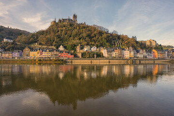 Fototapeta premium Cityscape of Cochem Germany with view of Cochem castle