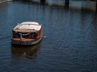 Obraz premium Mini Cruise Boat