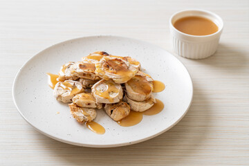Grills Banana with Caramel Sauce