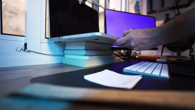 Plug play laptop hdmi connect to pc monitor for productivity
