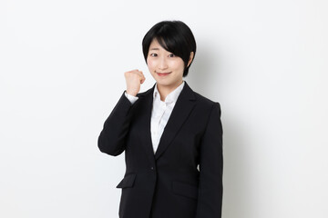 ショートヘアの日本人ビジネスウーマン