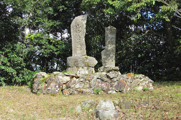 月山富田（がっさんとだ）城跡にある中山鹿之助の石碑／日本島根県安来市