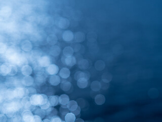 朝の水面の輝き