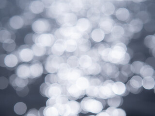 ピントを外した水面の輝き