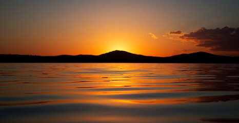 Obraz premium sunset on the lake