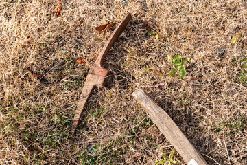 折れたツルハシ