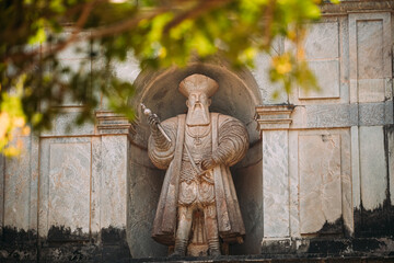 Old Goa, India. Old Viceroy s Arch In Old Goa Was Built In The Memory Of Vasco Da Gama In 1597. Famous Gate Landmark And Historical Heritage. Close Up Details - obrazy, fototapety, plakaty