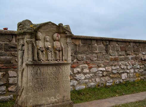 Matrons on a votive stone in Nettersheim