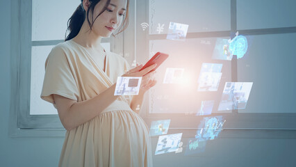 スマホを使う妊婦　フェムテック © metamorworks