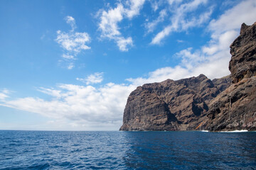 Fototapeta na wymiar Maestose scogliere gigante Los Gigantes vulcanico,Tenerife mountains 