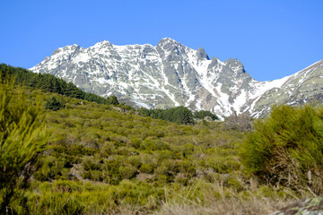 Fototapeta na wymiar Curavacas Peak in 