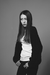 クールな女性ポートレート