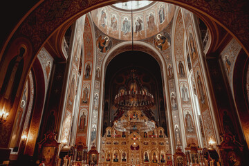 Fototapeta na wymiar church chandeliers under the dome of the temple