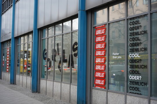Filiale von Gorillas Express-Lebensmittel-Lieferdienst am Hermannplatz in Berlin am 24.01.2022