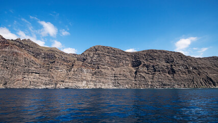 Fototapeta na wymiar Maestose scogliere gigante Los Gigantes vulcanico,Tenerife mountains 