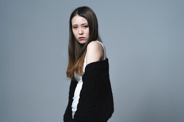 クールな女性ポートレート